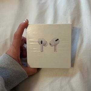 Apple AirPods Pro - White Retail Box